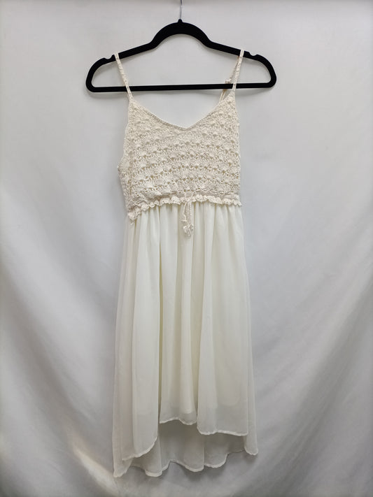 FORMULA YOUNG. White crochet dress size 38 (tara)