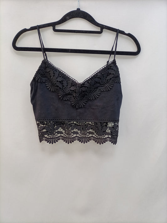 TOPSHOP. Croptop croché T.40