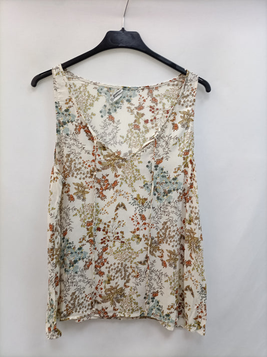 STRADIVARIUS. Top beige flores T.m