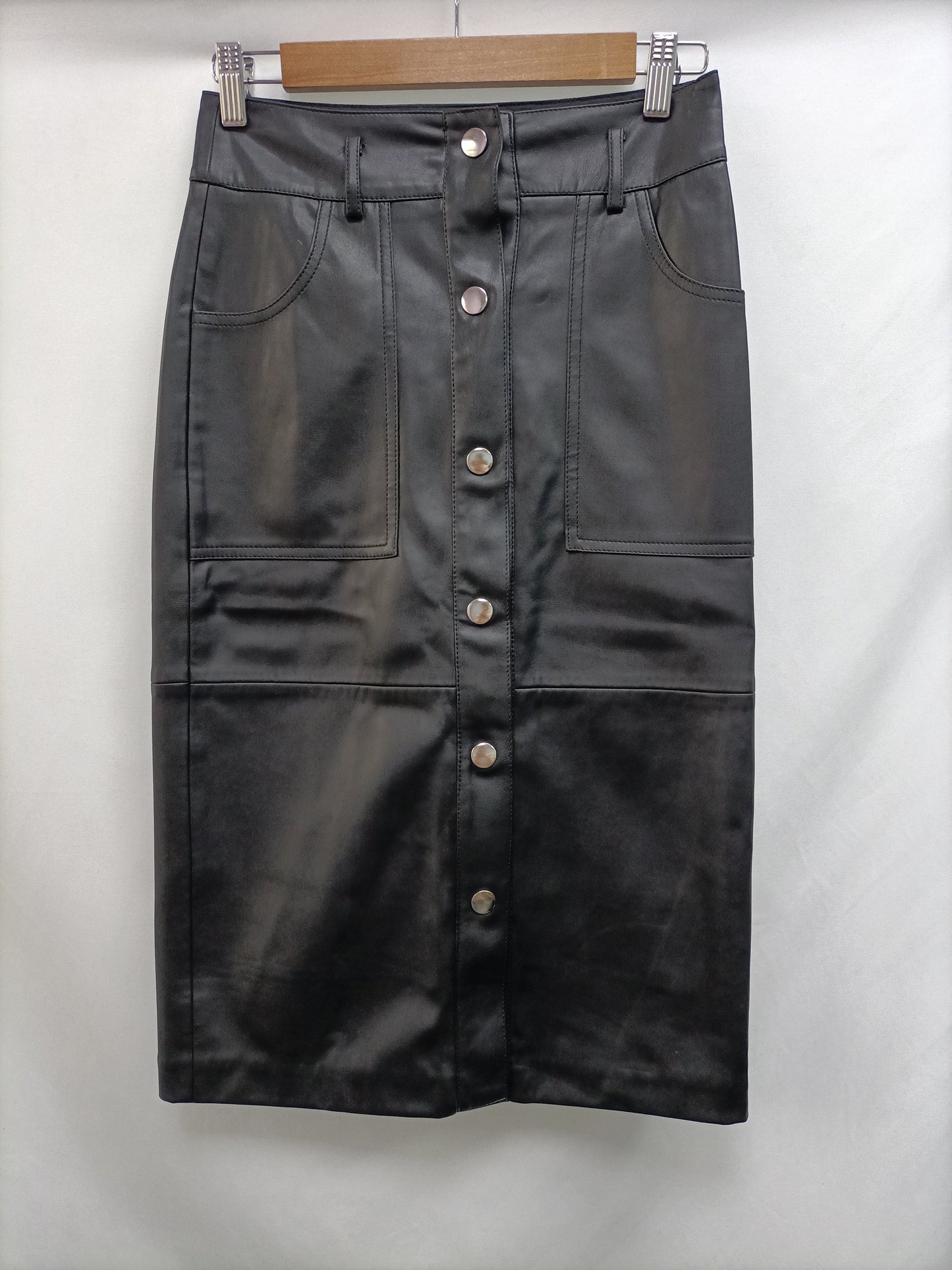 STRADIVARIUS. Black buttoned skirt T.36