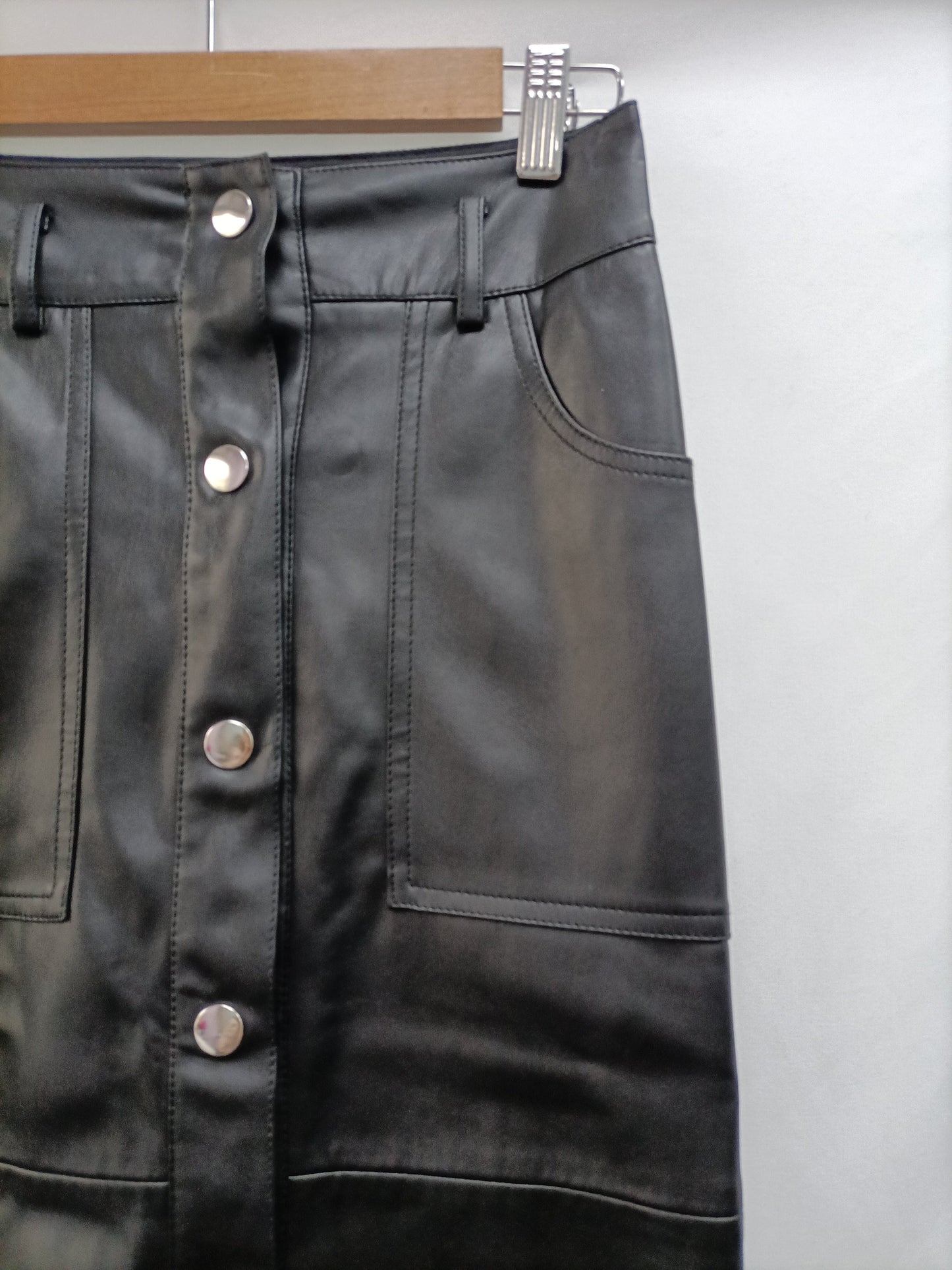 STRADIVARIUS. Black buttoned skirt T.36
