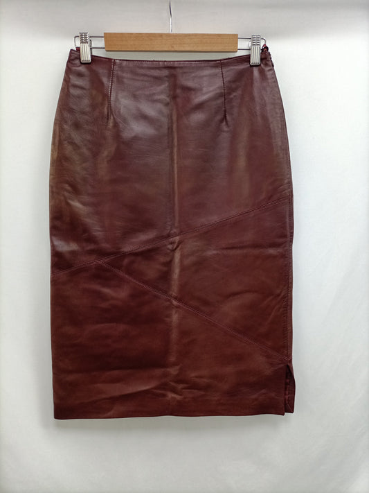 F&CO. Falda burdeos piel T.38