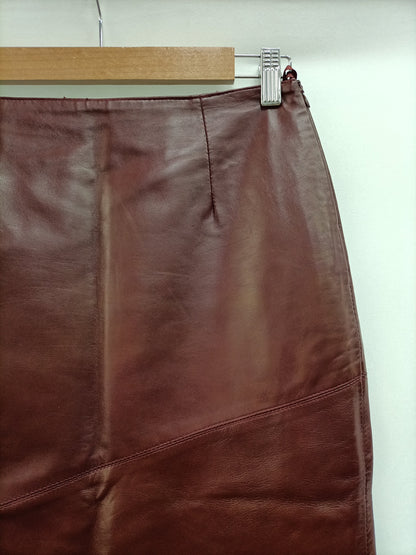 F&CO. Falda burdeos piel T.38