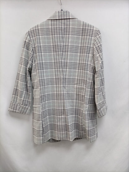 BERHSKA. Blazer gris cuadros T.m