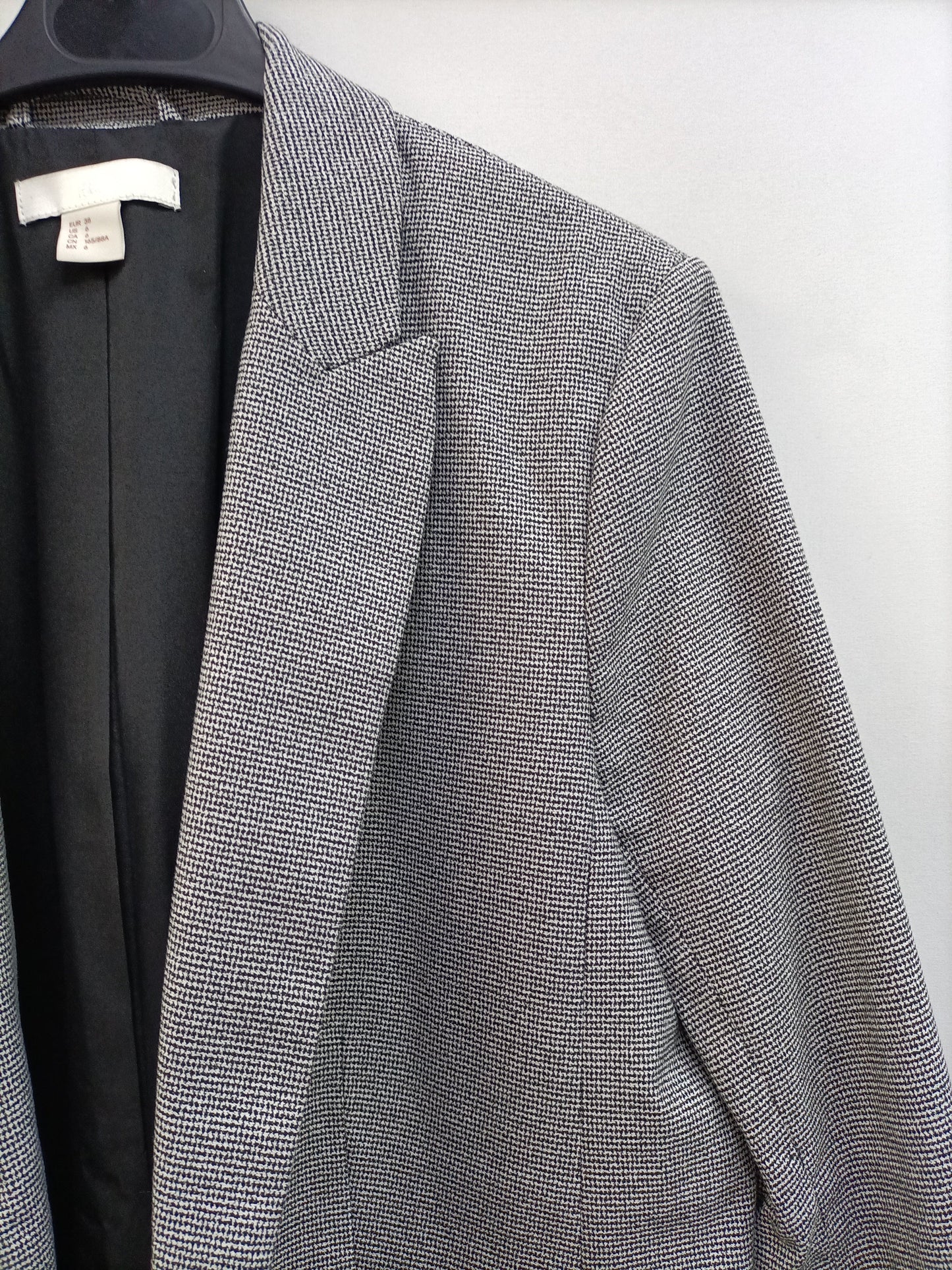 H&M. Blazers blanca y negra T.38