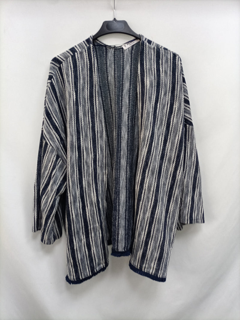 PULL&BEAR. Chaqueta/kimono rayas T.s