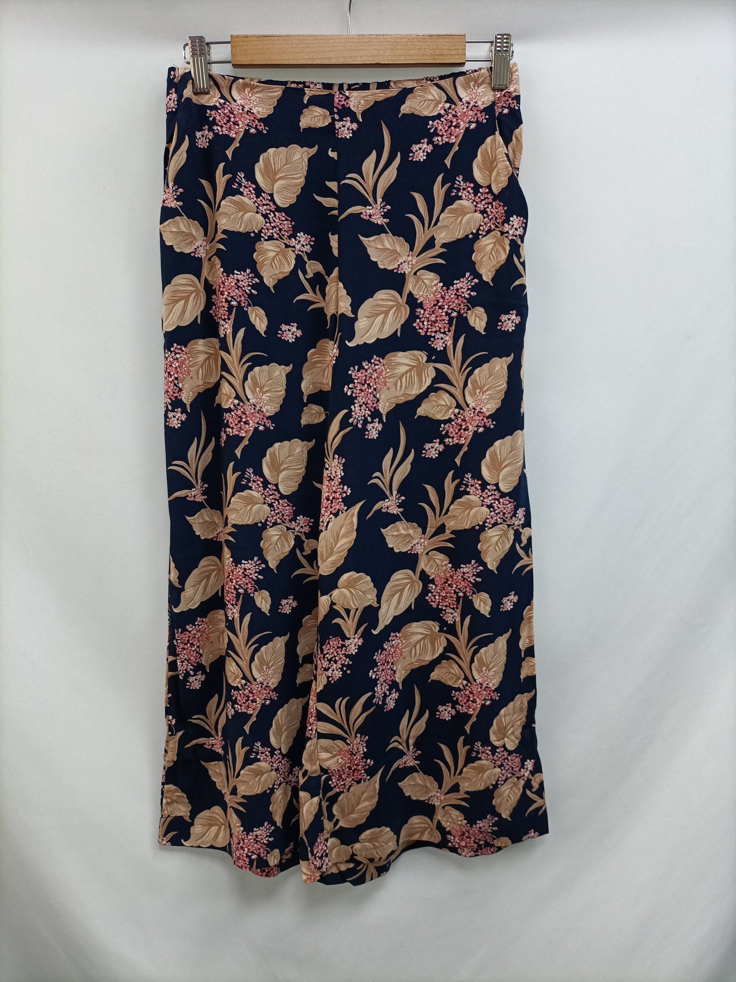 MANGO. Pantalón culotte flores T.s