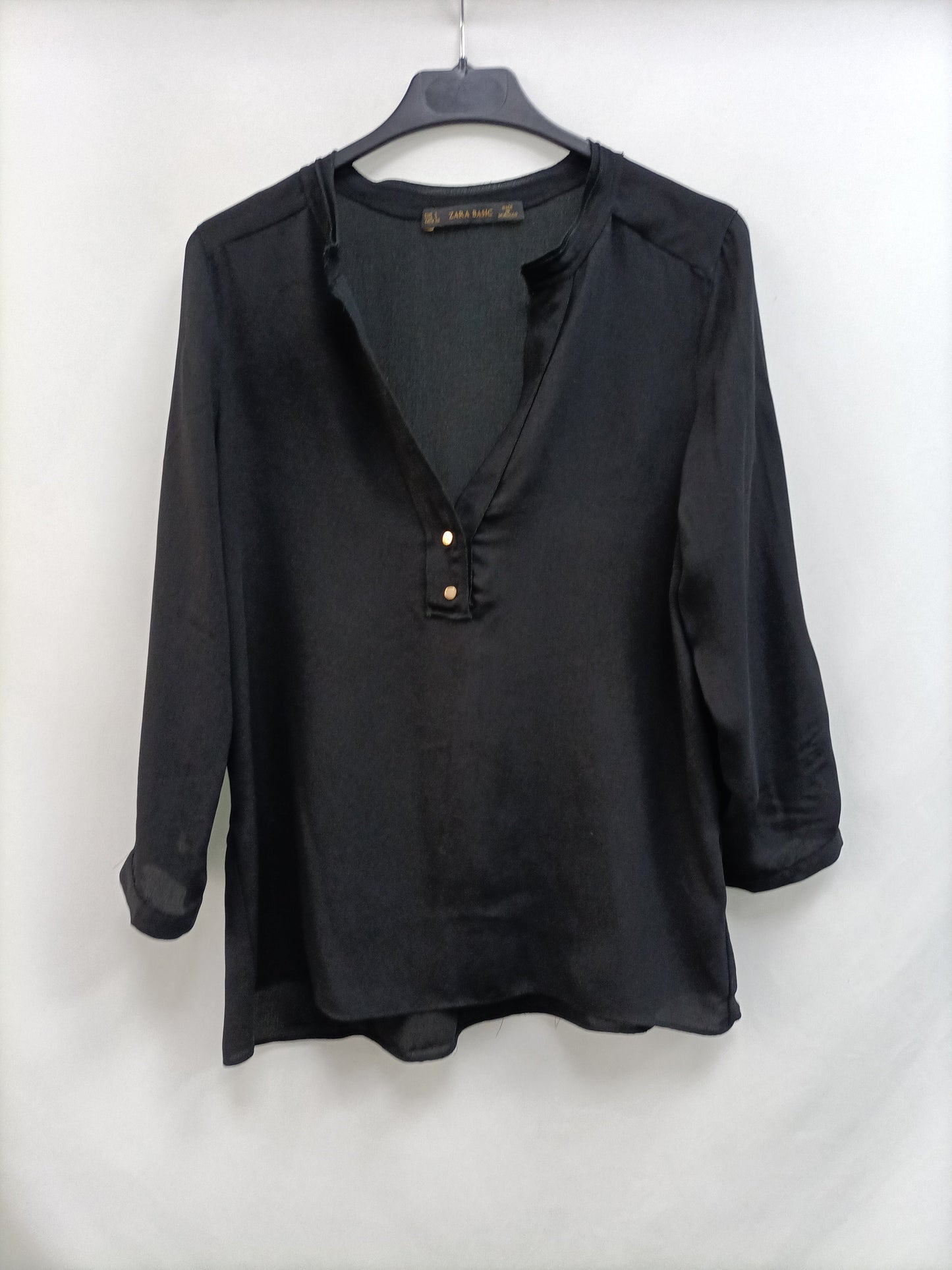 ZARA. Blusa negra fluida T.s