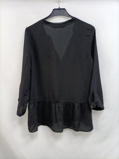 ZARA. Blusa negra fluida T.s