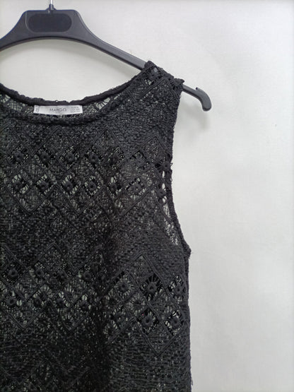 MANGO. Top negro troquelado T.s