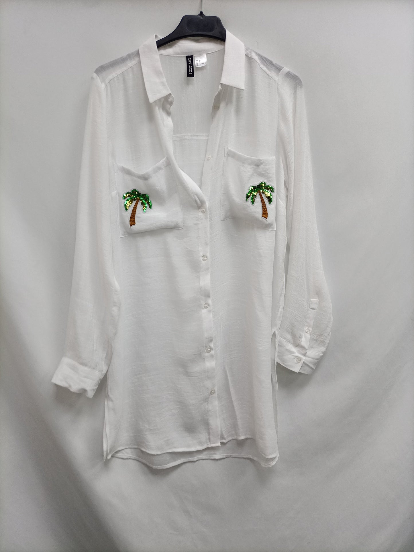 H&M. Blusa blanca oversized T.36