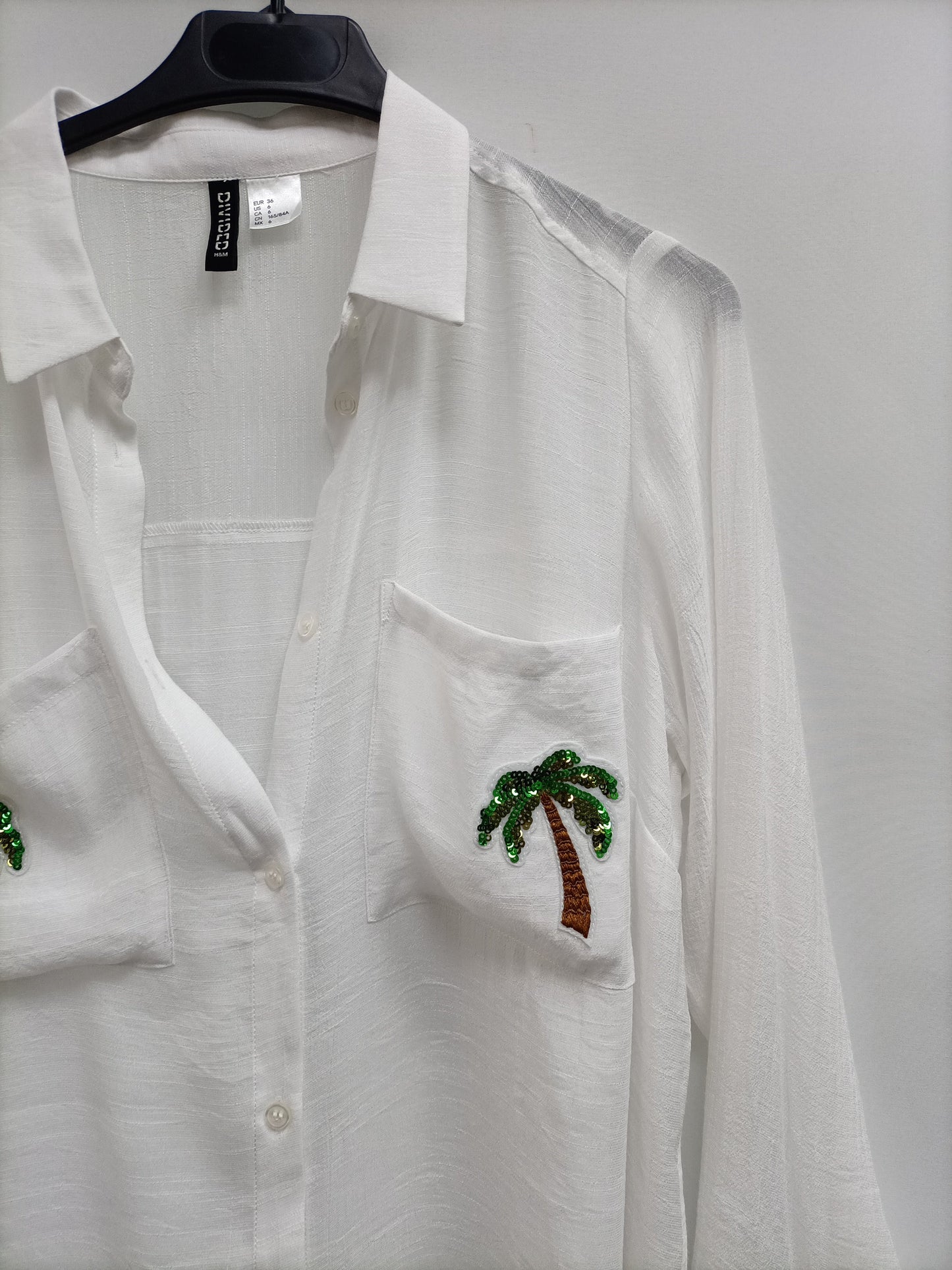 H&M. Blusa blanca oversized T.36