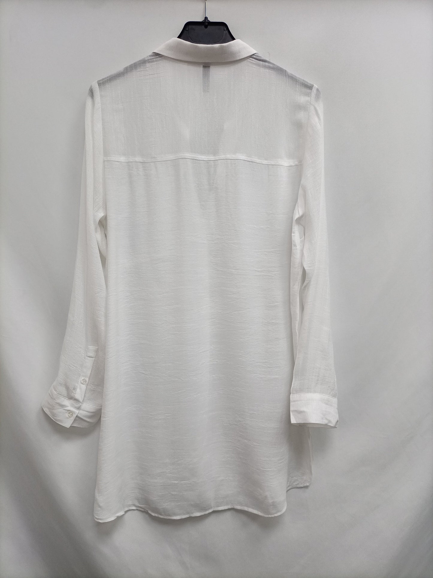 H&M. Blusa blanca oversized T.36