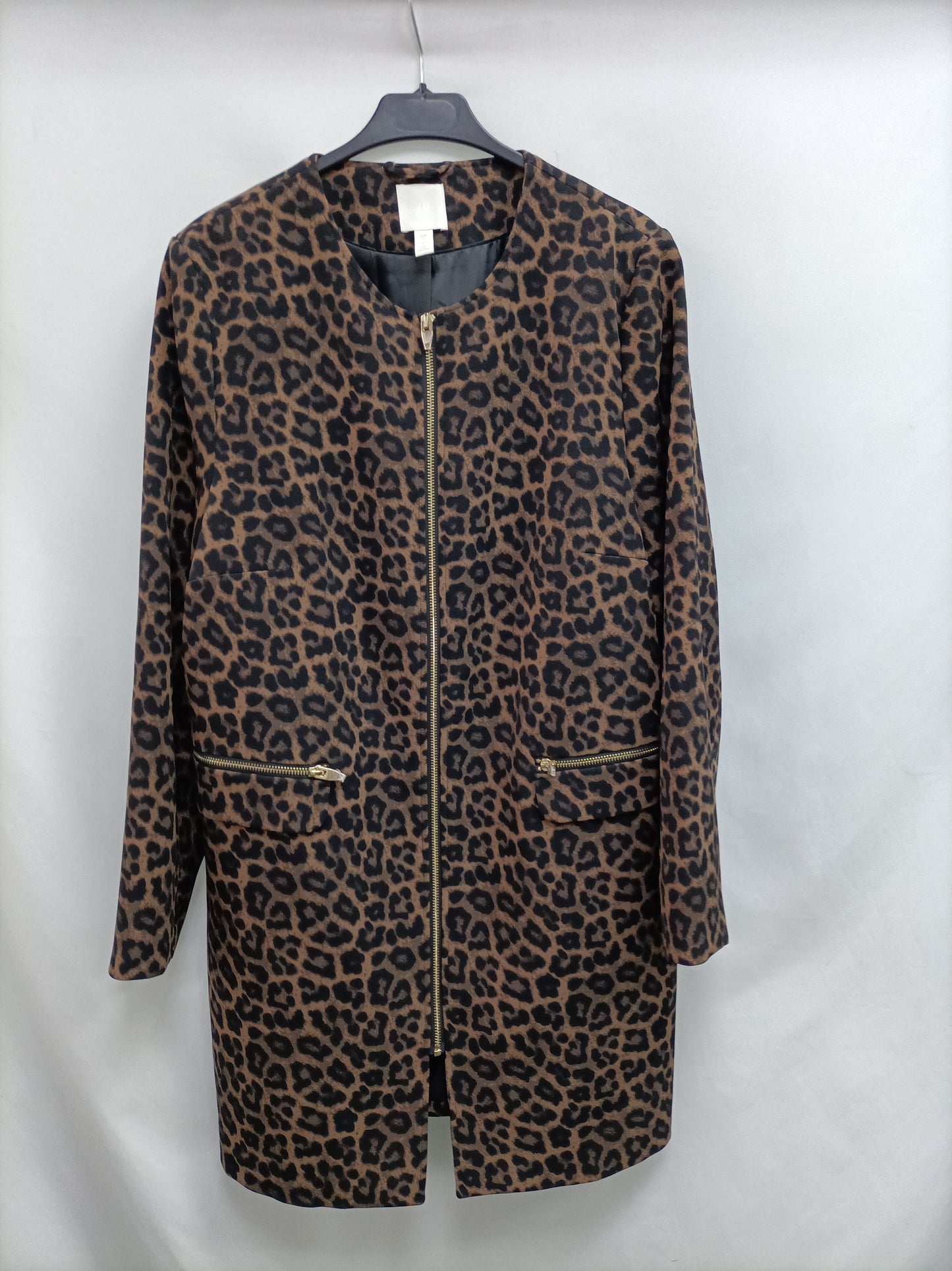 H&M.Abrigo largo animal print T.46