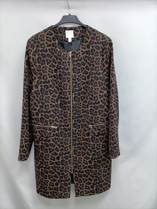 H&M.Abrigo largo animal print T.46