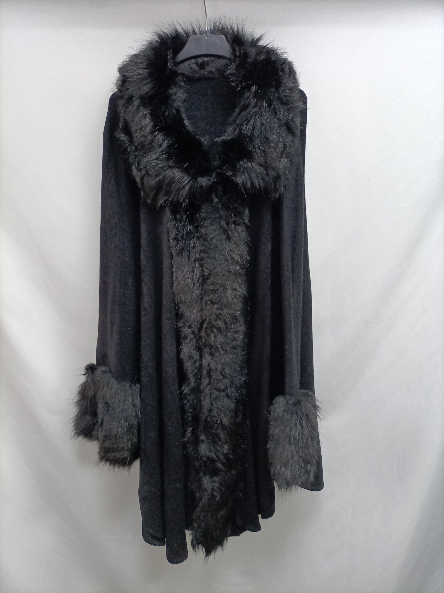 OTRAS.Abrigo punto y pelo negro TU (m/l)