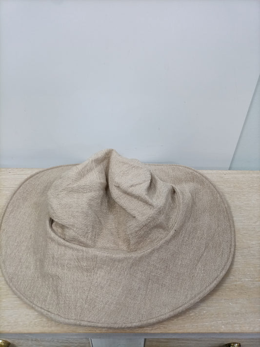NATURA. Gorro beige shariano
