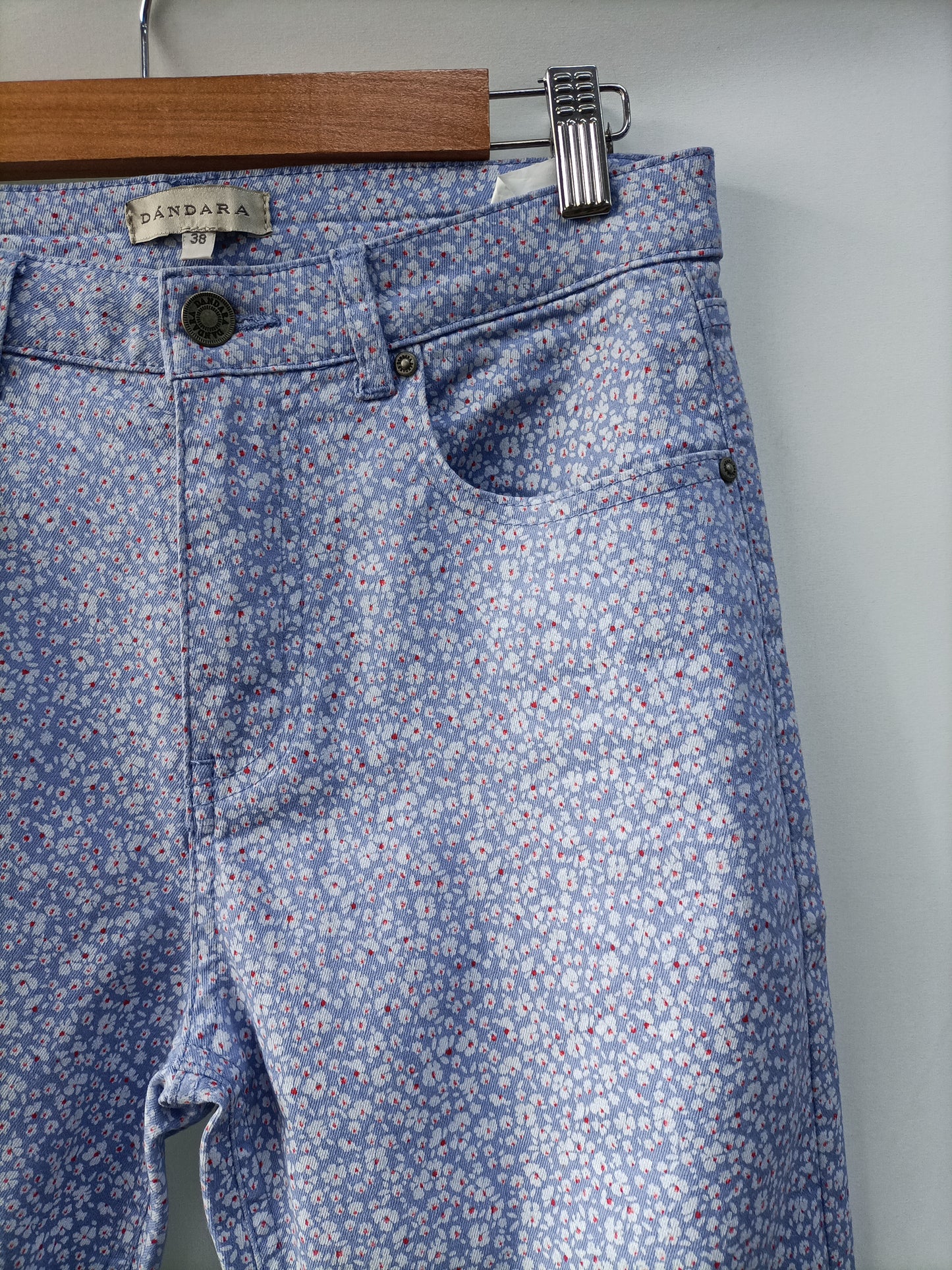 DANDARA. Pantalón denim flores T.38