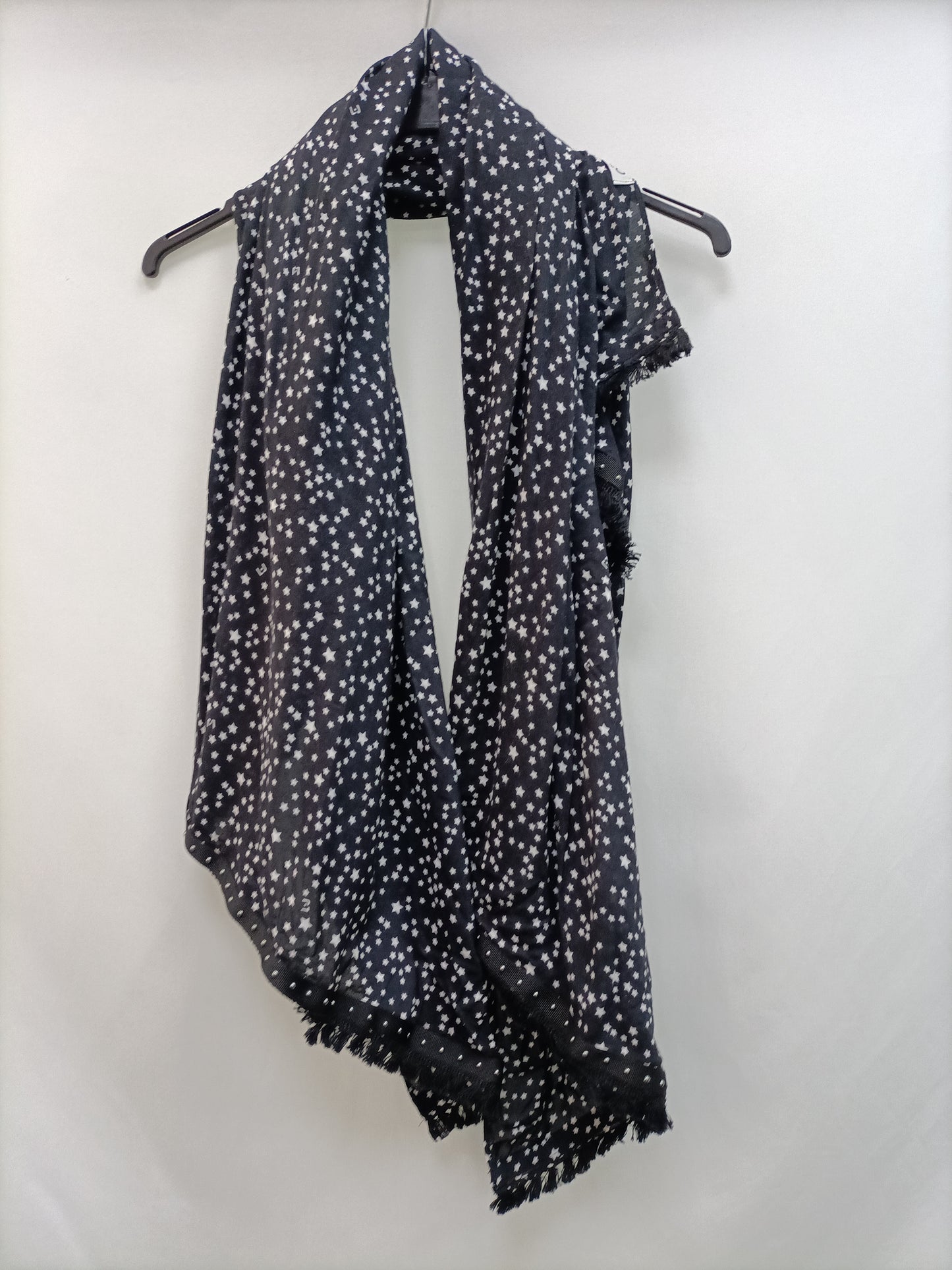 LIU.JO. Fular negro estrellas