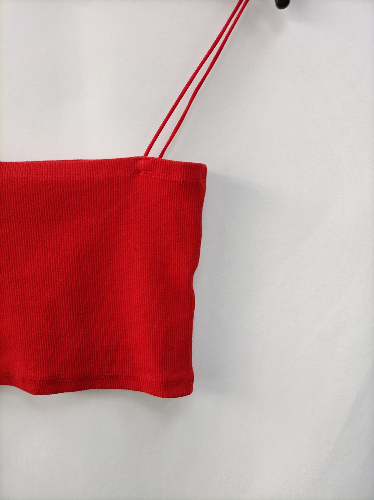 ZARA. Red ribbed crop top Tm
