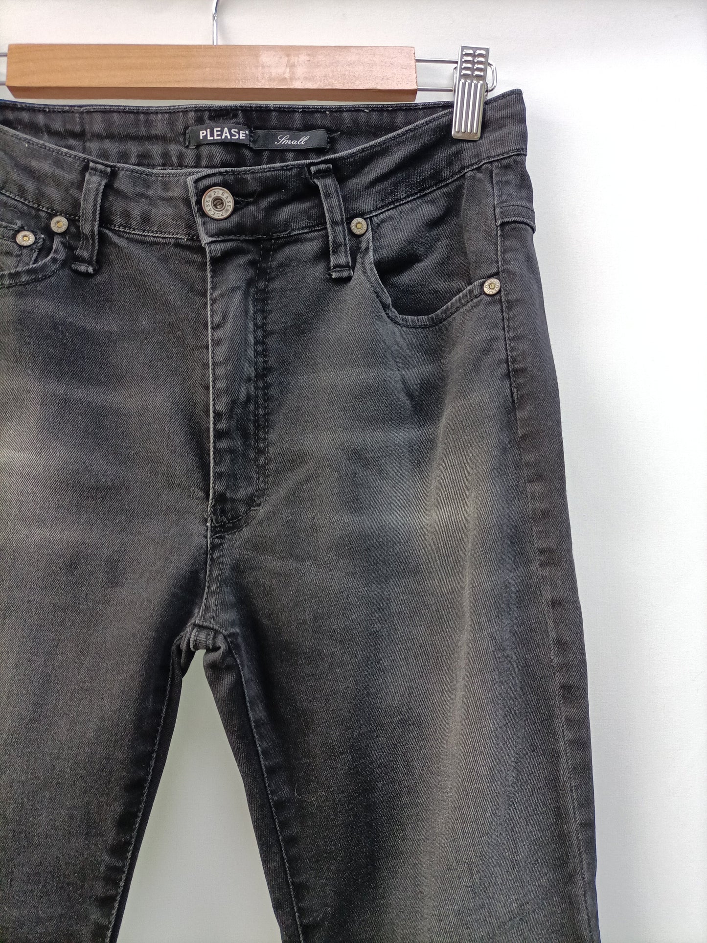 PLEASE. Black Ts flared pants