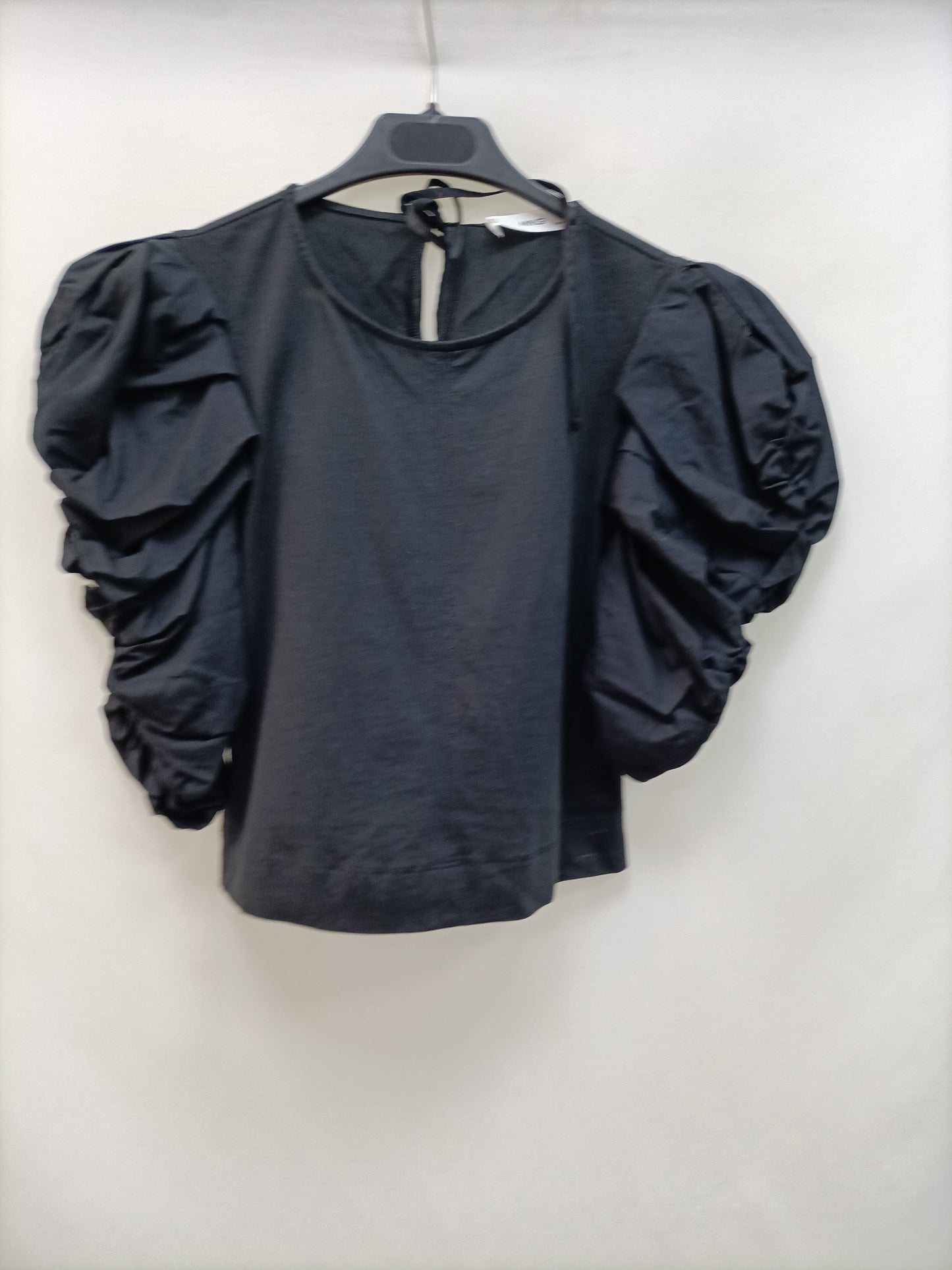 MANGO. Top negro mangas abullonadas T.s