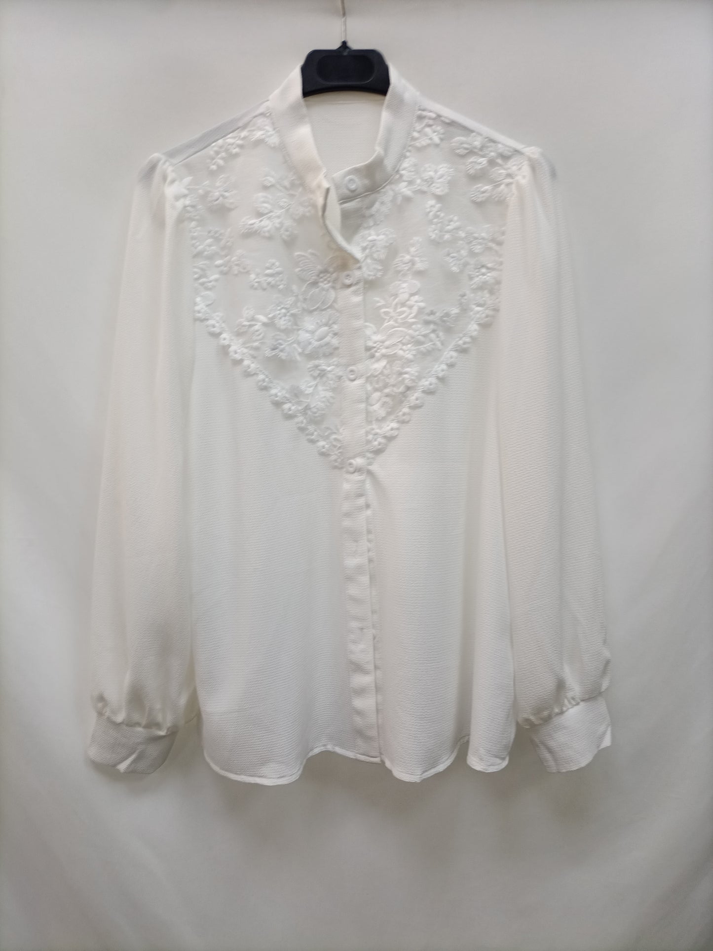 OTRAS. Blusa blanca encaje Tu(s/m)