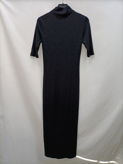 MASSIMO DUTTI. Vestido negro canalé T.s