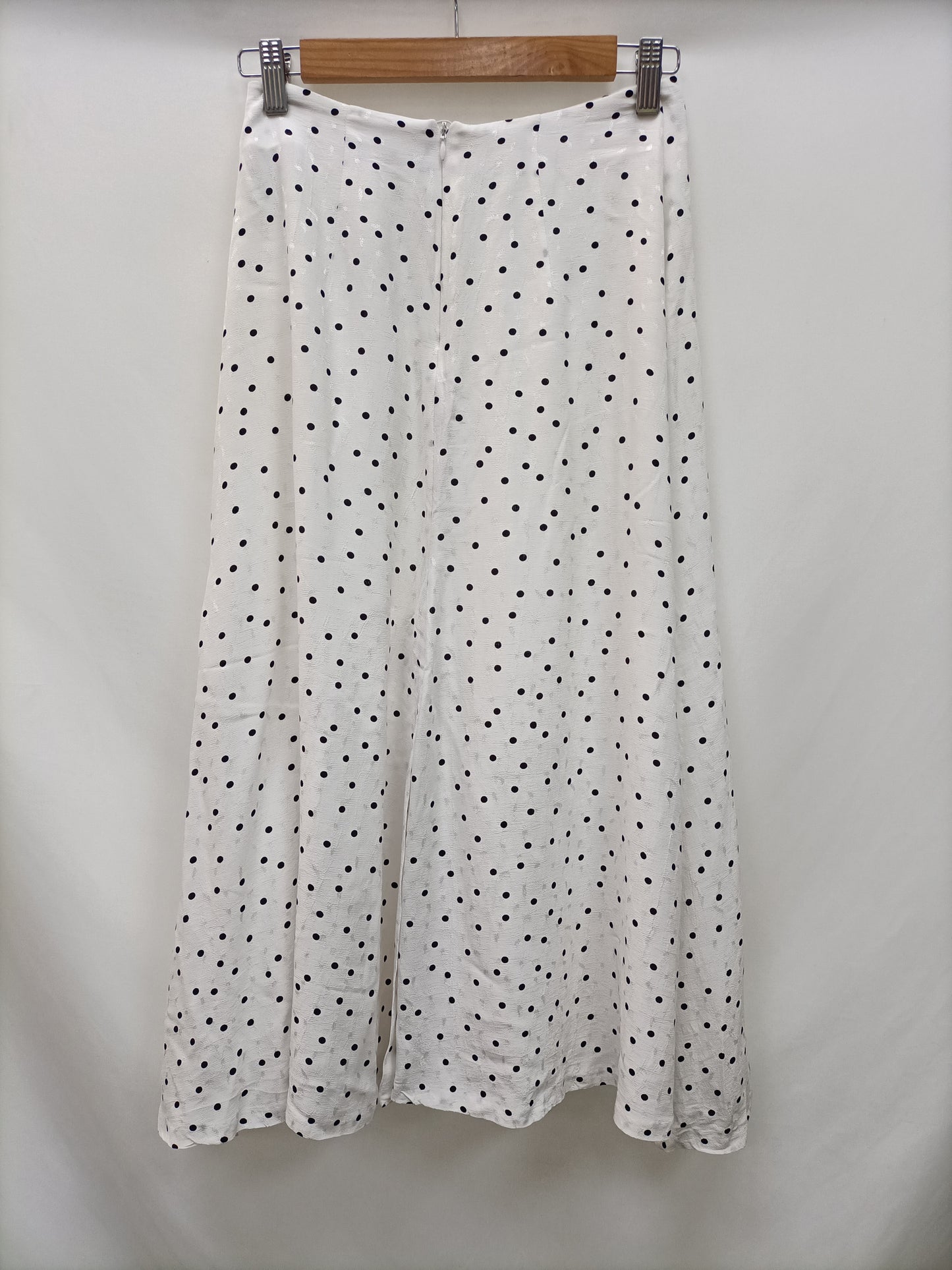 H&M. Falda midi lunares T.34