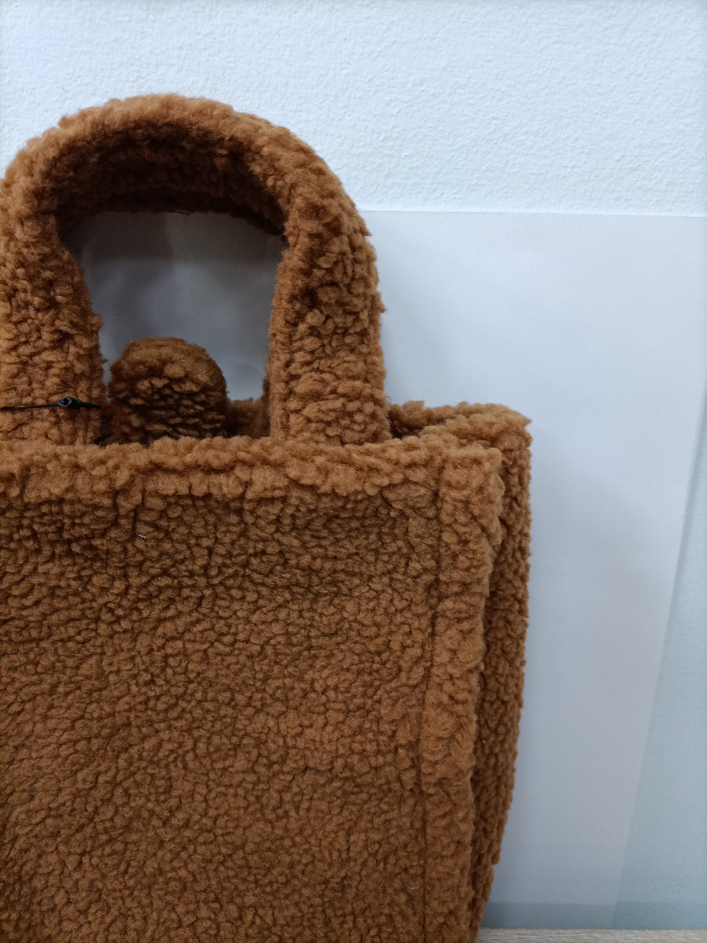 THE DROP. Bolso borrego