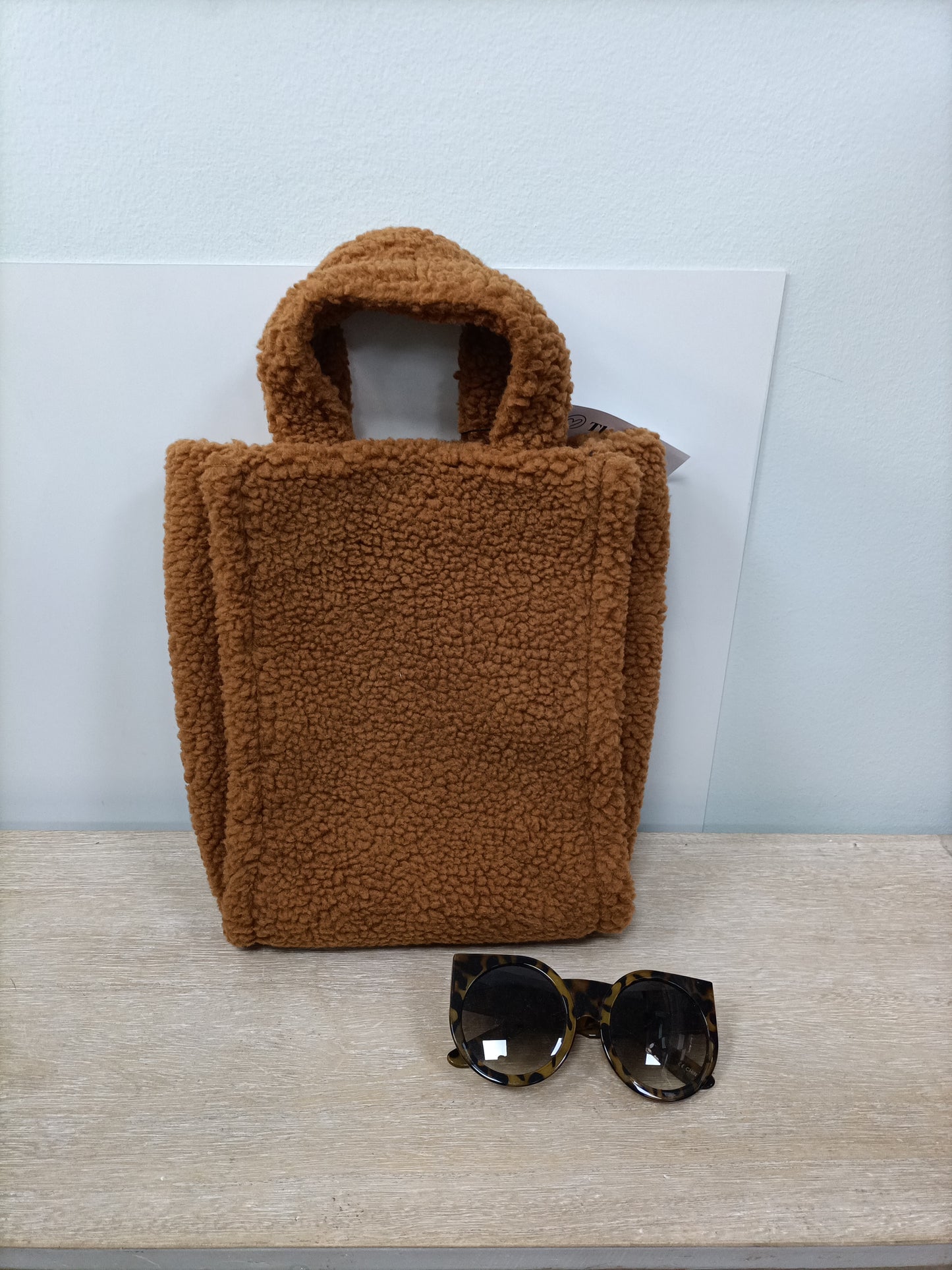 THE DROP. Bolso borrego