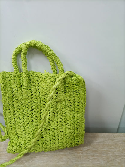 OTRAS. Bolso rafia verde