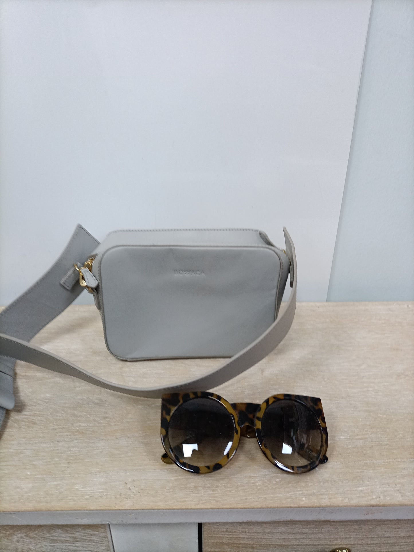 BOWACA. Bolso gris polipiel