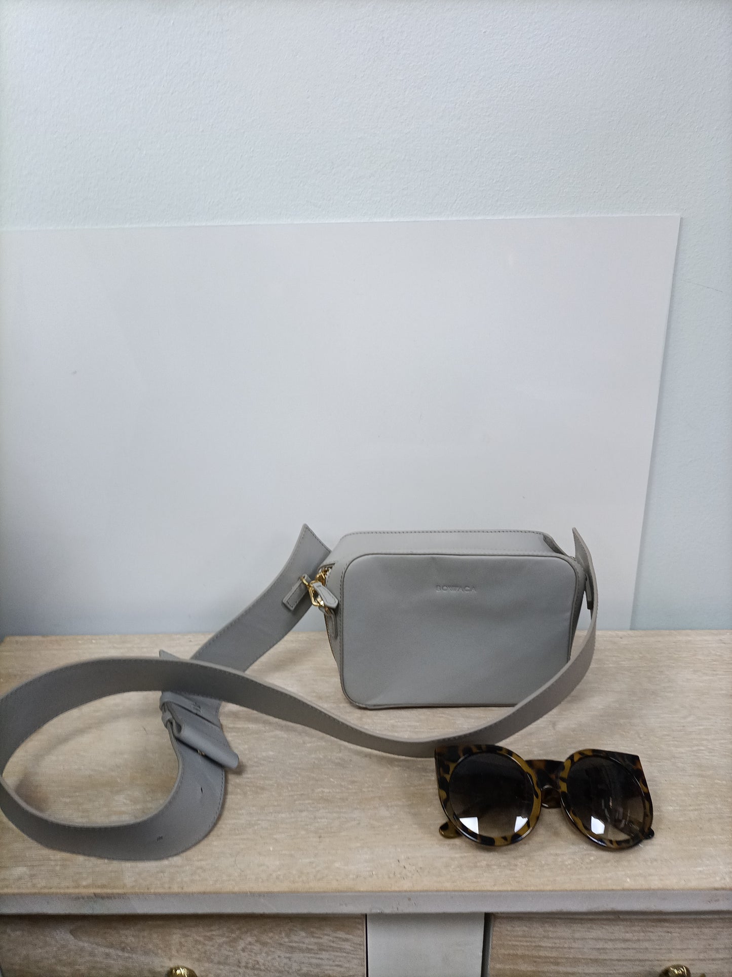 BOWACA. Bolso gris polipiel