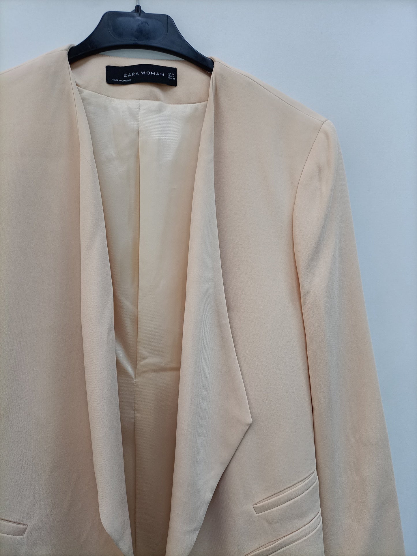 ZARA. Flowing beige blazer Tm