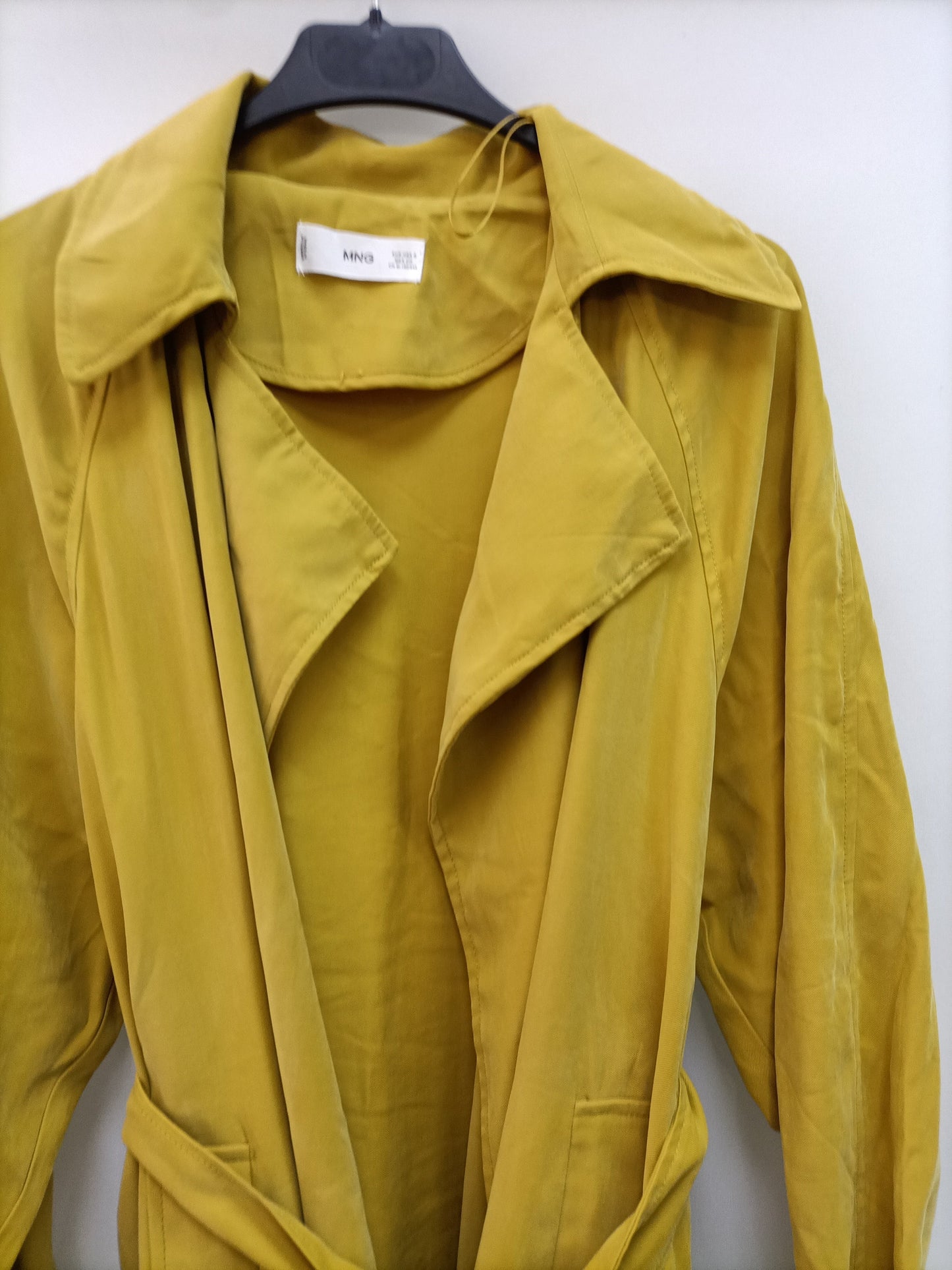 MANGO. Parka fluida mostaza T.s