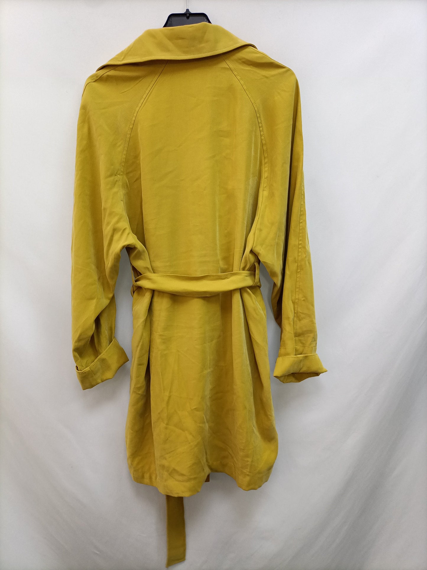 MANGO. Parka fluida mostaza T.s