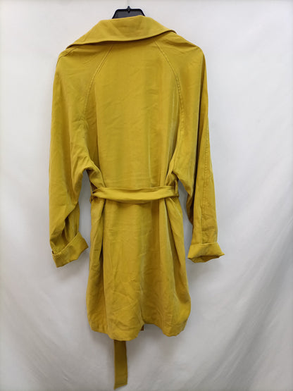 MANGO. Parka fluida mostaza T.s