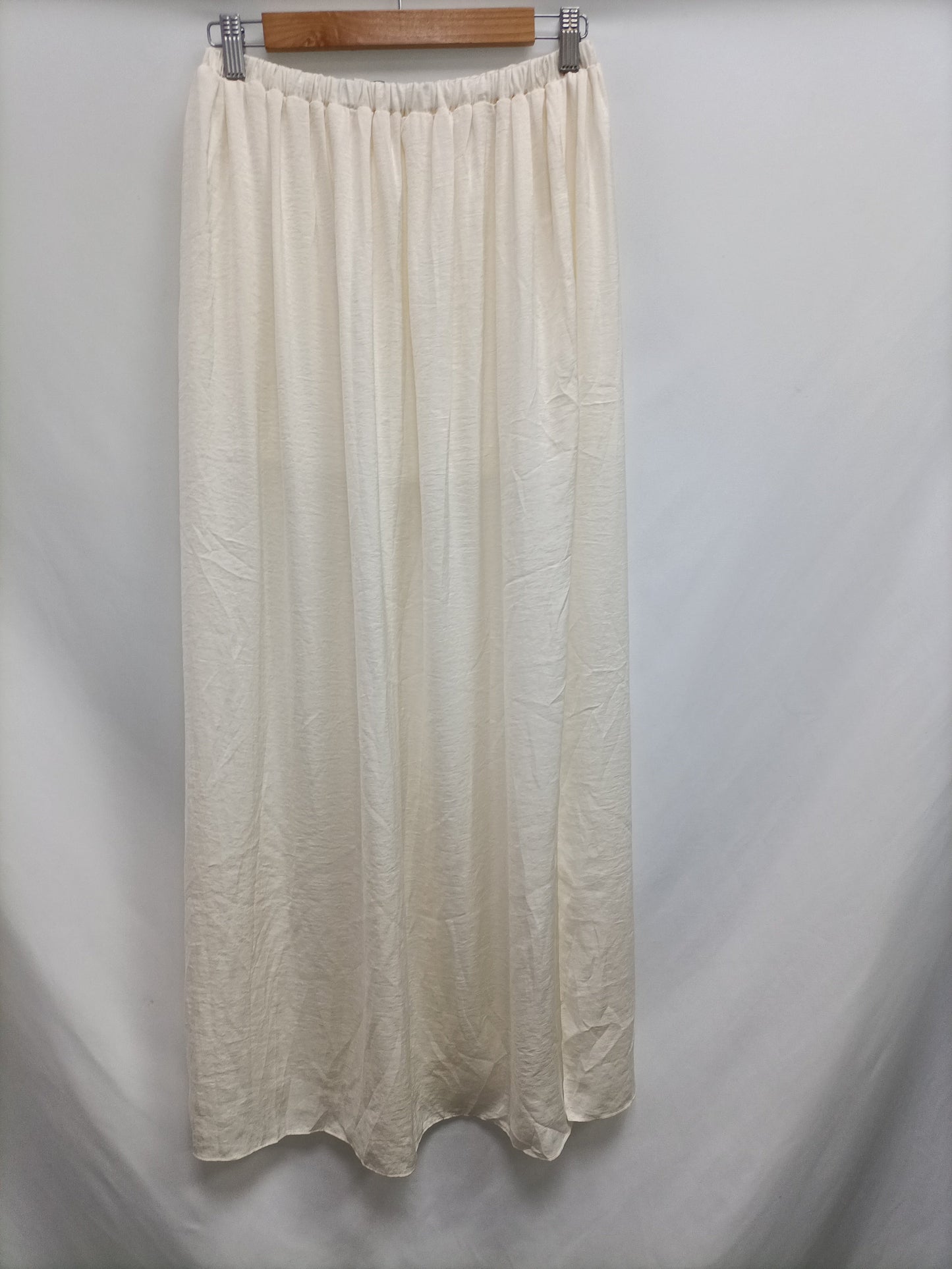 ZARA. Falda larga beige T.m