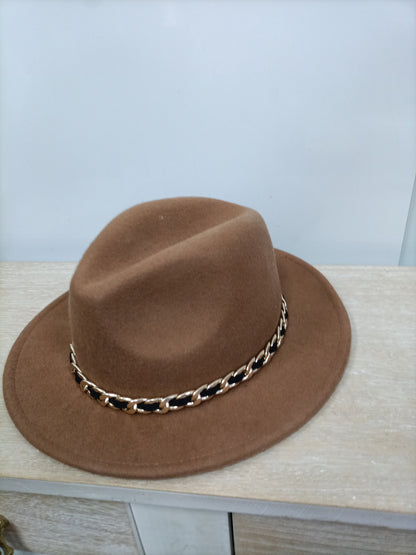 MarketZARA. Camel chain hat TM