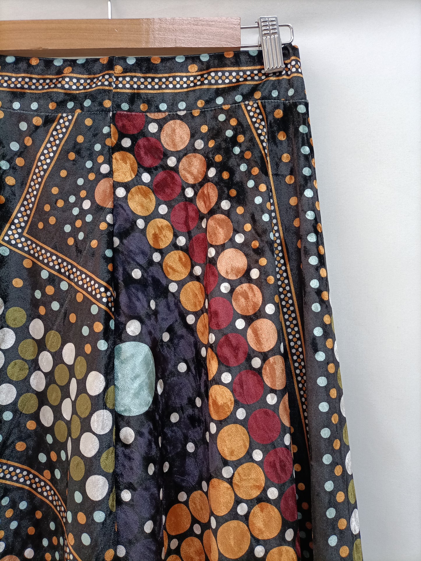 OTRAS. Falda midi terciopelo T,u (34)