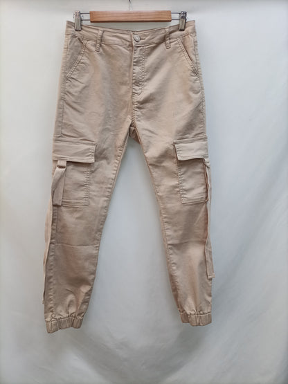 REDSEVENTY. Pantalón beige cargo  T.40