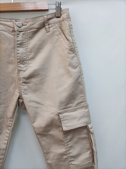 REDSEVENTY. Pantalón beige cargo  T.40