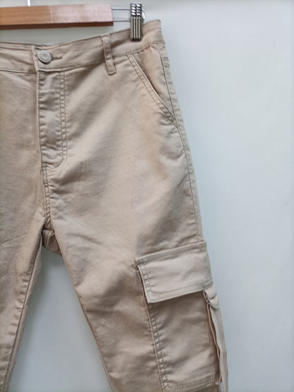 REDSEVENTY. Pantalón beige cargo  T.40