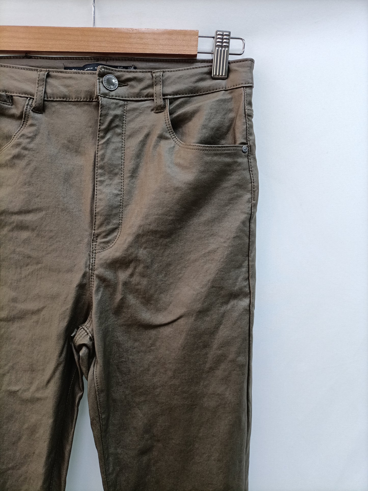 LEFTIES. Pantalón encerado verde T.40