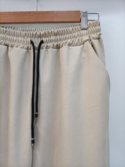 OTRAS. Pantalón cargo polipiel T.u(34)