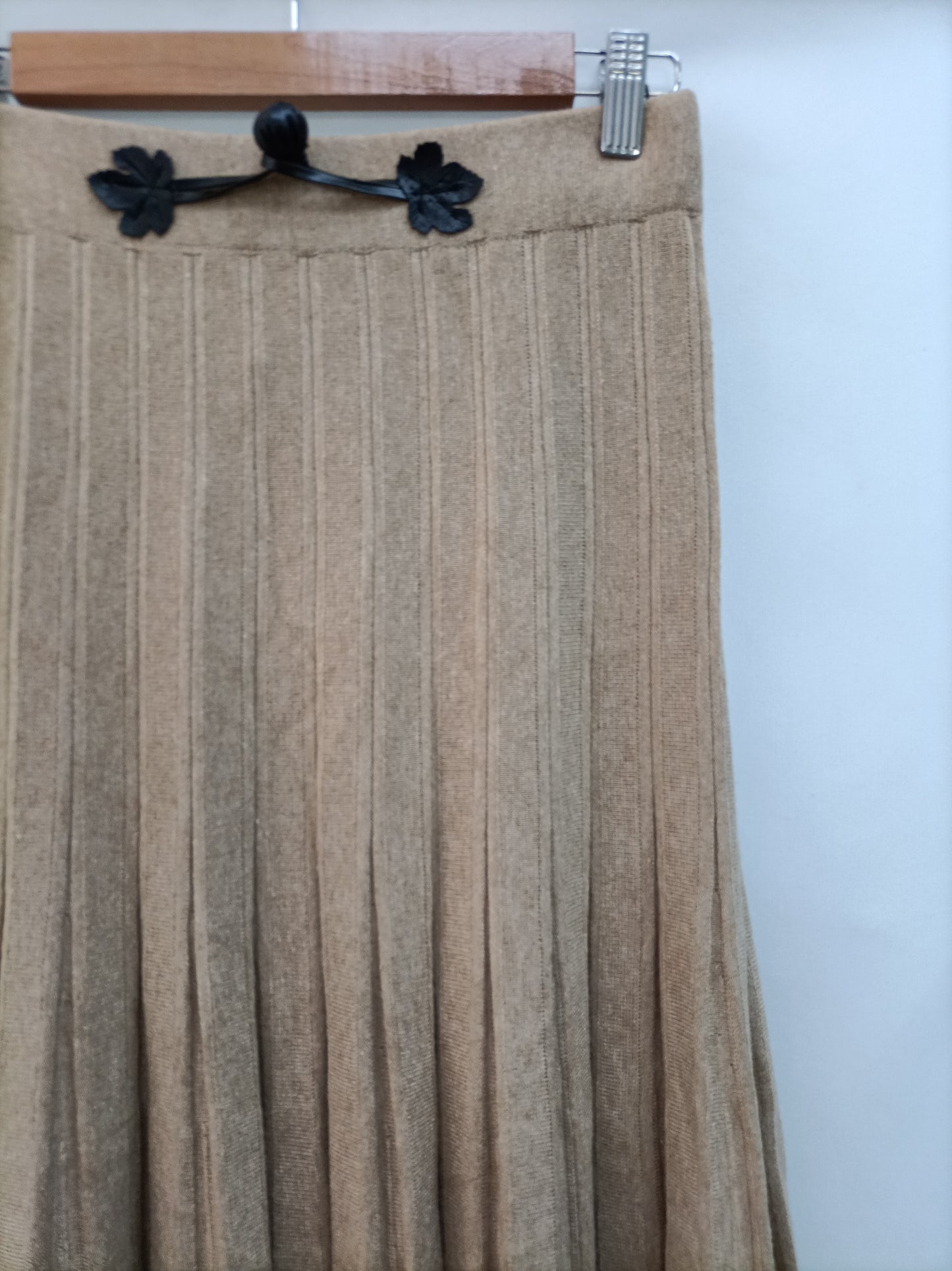 ROSAS ROJAS. Falda de punto beige T.u(S)