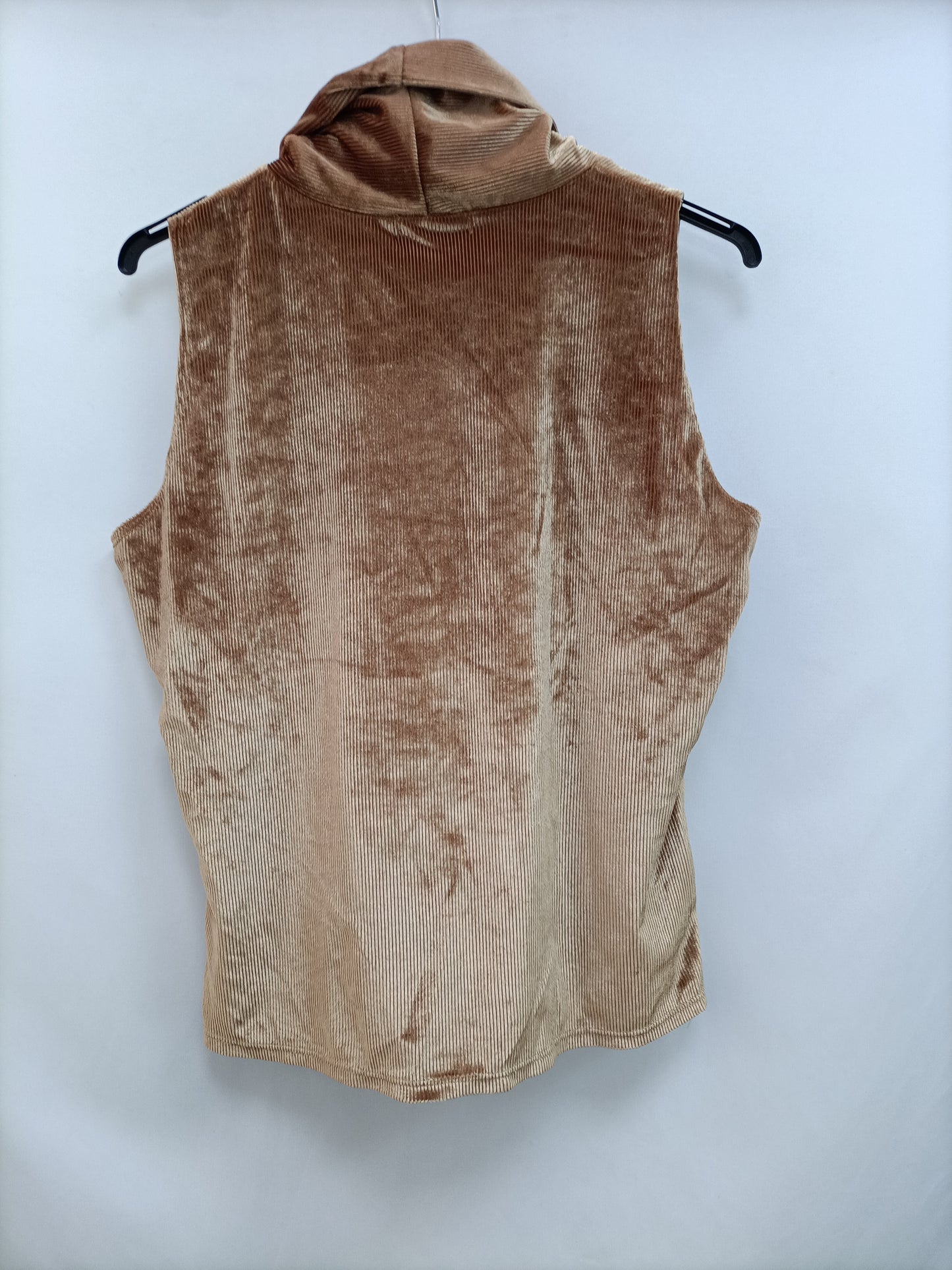 OTRAS. Top mostaza terciopelo T.44