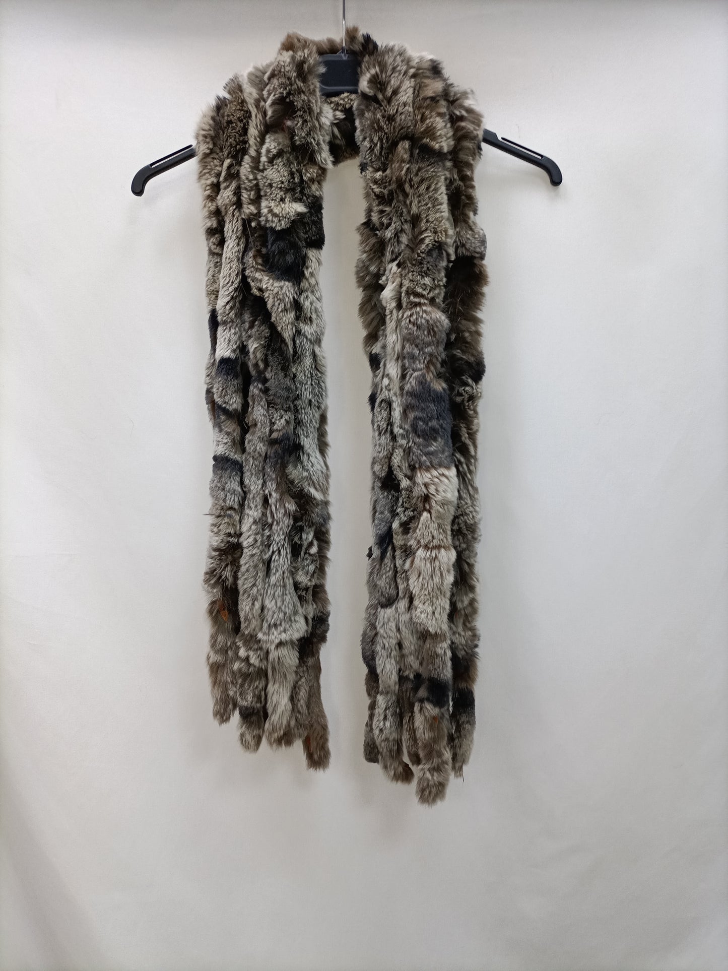 OTHERS. Open fur collar