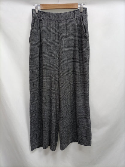 BERSHKA. Pantalón culotte cuadros T.s